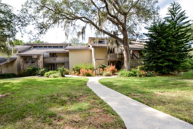 Building Photo - 622 Olde Camelot Cir
