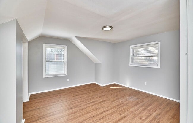 Building Photo - 8601 Belhaven Dr