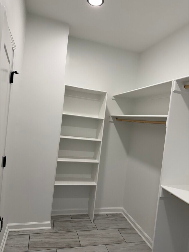 Building Photo - 242 Oakdale Ave