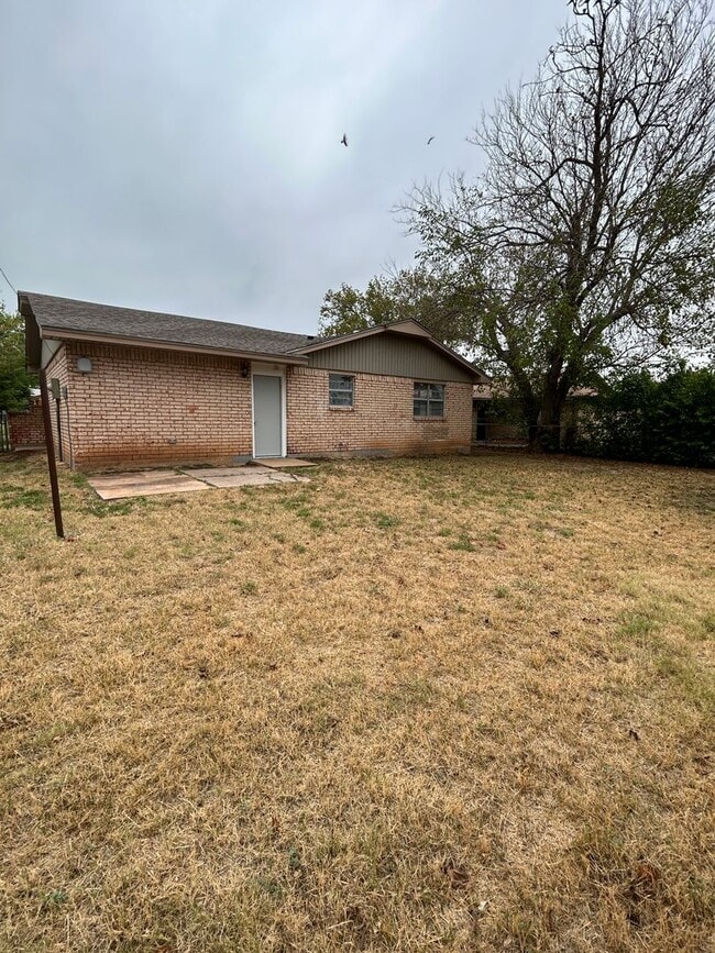 Building Photo - 3807 SE Camden Way