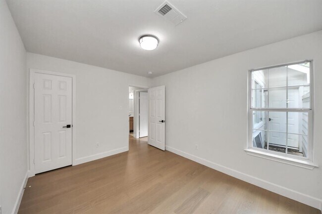 Building Photo - 38 Bayou Springs Ct