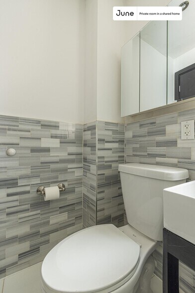 Building Photo - Room in Shared 4 bed/2 bath home