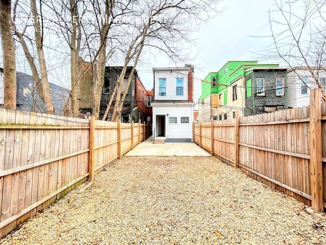 Building Photo - 861 N 43rd St