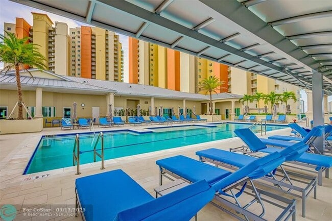 Building Photo - 2640 Lake Shore Dr