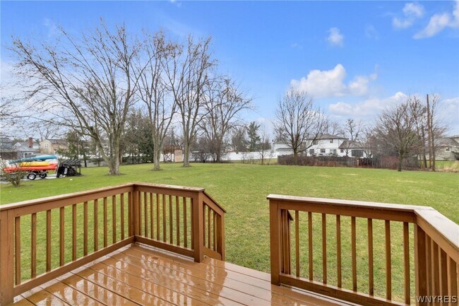 Building Photo - 940 Reserve Rd