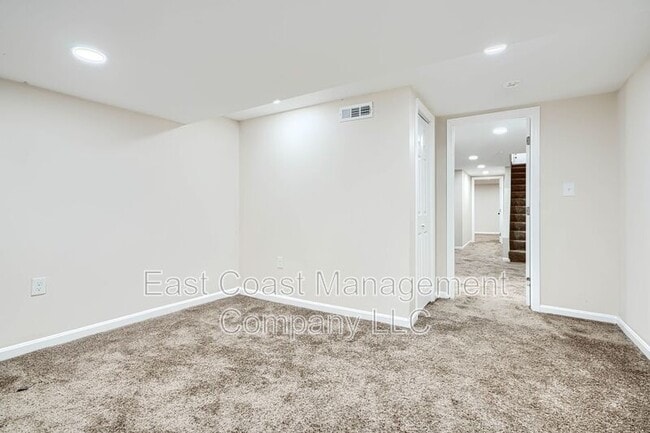 Building Photo - 3028 Chelsea Terrace