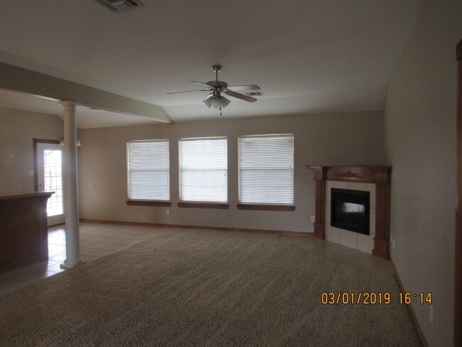 Building Photo - PET FRIENDLY WITH OWNER APPROVAL!!