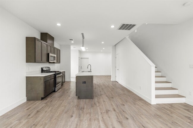 Building Photo - 2202 Wavell St