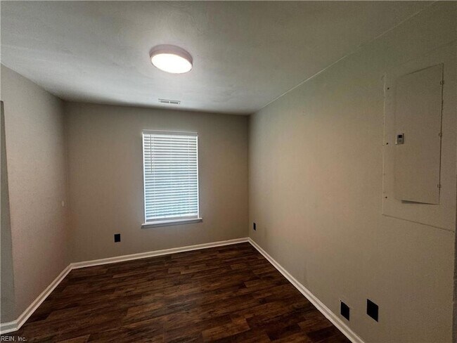 Building Photo - 1314 Summit Ave