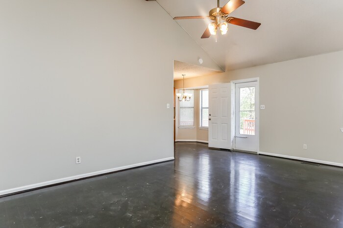 Building Photo - 123 Almond Cove