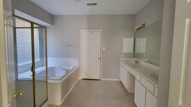 Building Photo - 2400 Spillway Cir