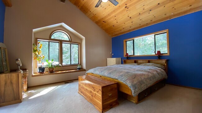 Primary Bedroom - 26927 Manzanita Ct