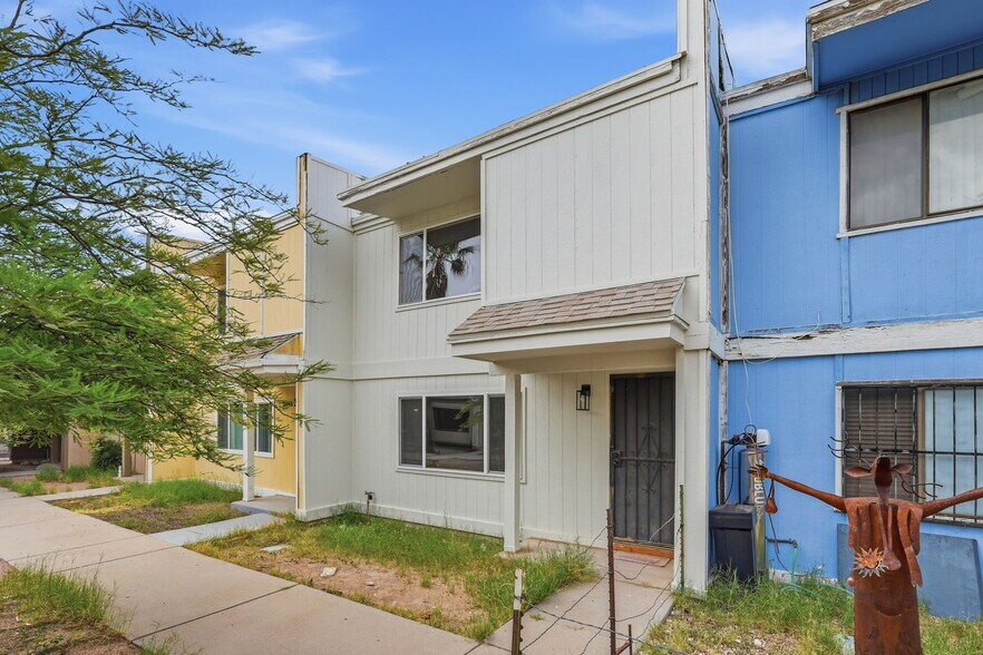 Building Photo - 5846 S Del Moral Blvd