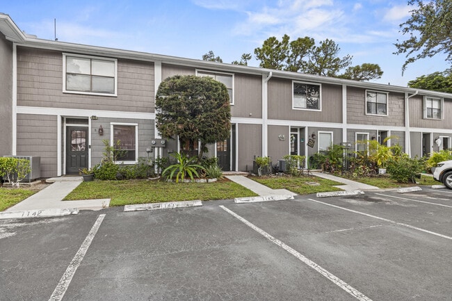 Building Photo - 814 Hill Dr