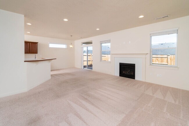 Building Photo - 3667 SW Pumice Stone Ave