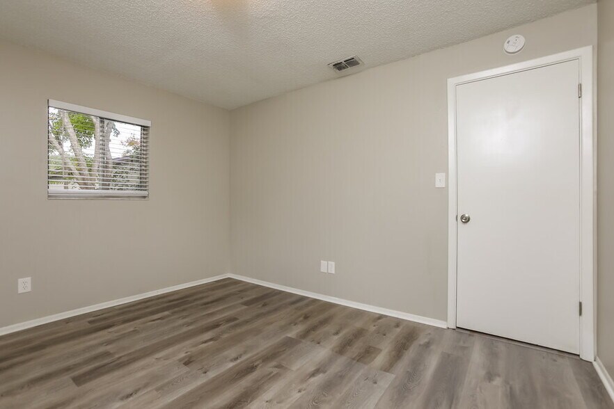 Building Photo - 444 Spinnaker Dr