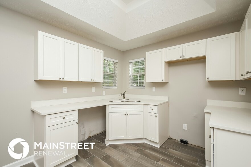 Building Photo - 7495 Royale Ct