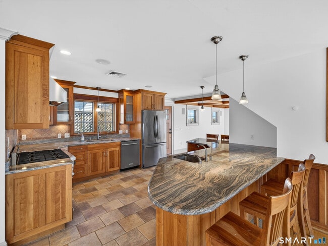 Building Photo - 4 Point Rd