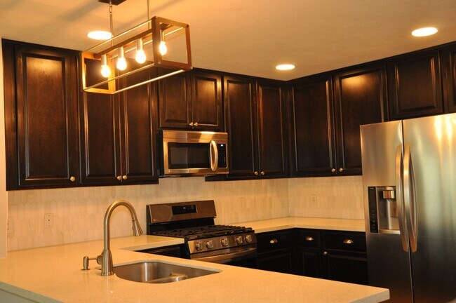 Building Photo - 16025 Summerville Lake Dr