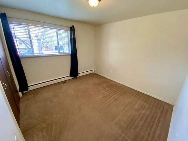 Building Photo - 5290 W Plymouth Dr