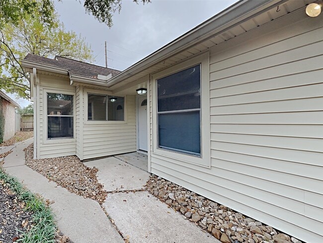 Primary Photo - 16031 Hidden Acres Dr