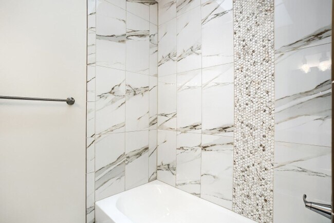 Building Photo - Beautifully Remodeled 3-Bed, 2-Bath Townhouse in Central Boulder