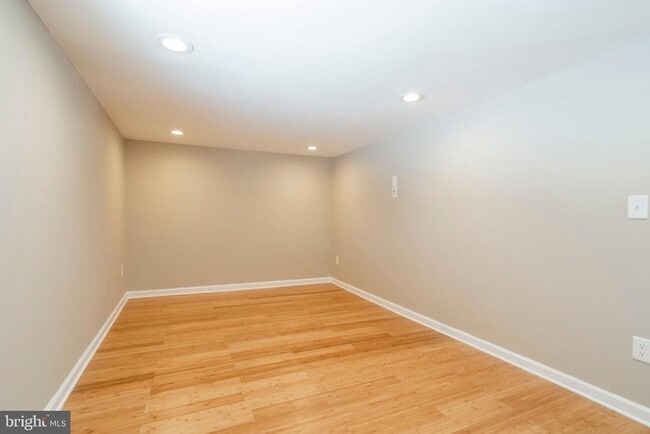 Building Photo - 329 Hillcrest Ave