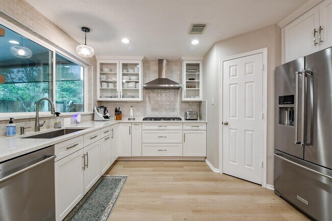 Building Photo - 6711 Seminole Lodge Ln