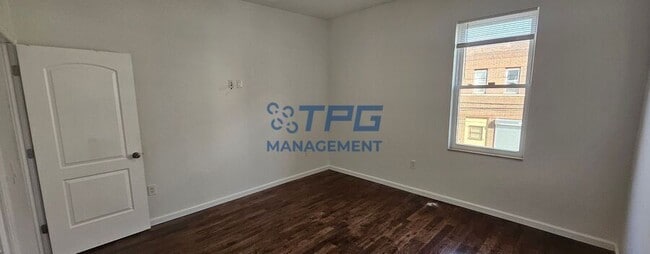 Building Photo - 575 55th St