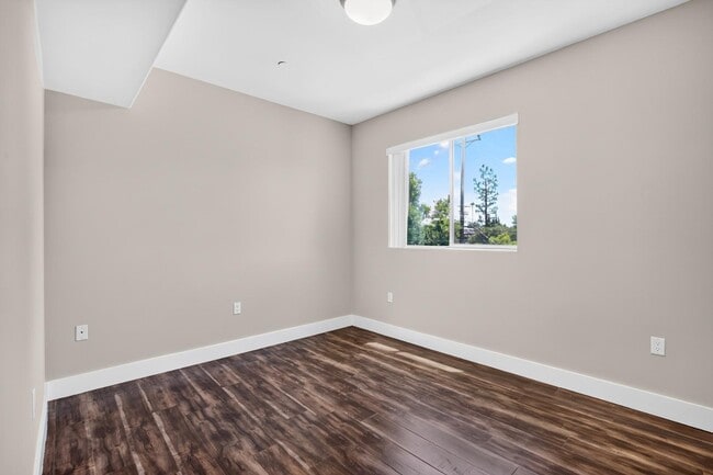 Building Photo - 18358 Saticoy St