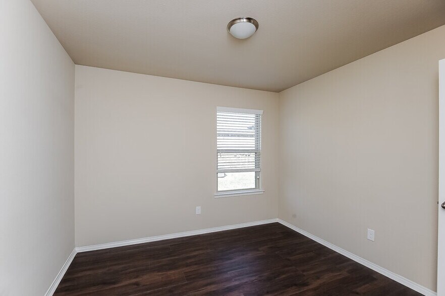 Building Photo - 2329 Triston St