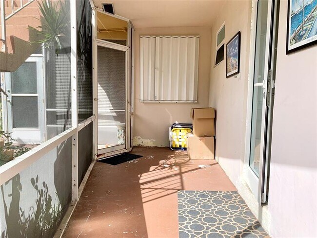 Building Photo - 930 Osceola Dr