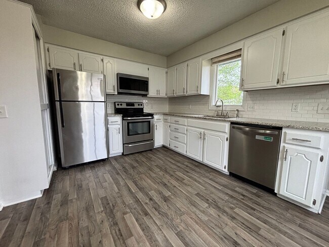 Building Photo - 3307 S 133rd St
