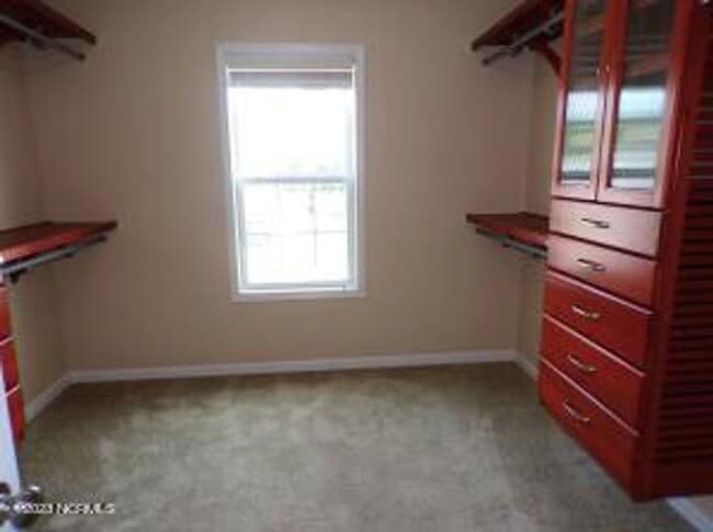 Building Photo - 4 Bedroom 2.5 Bathroom home located in Carolina Subdivision