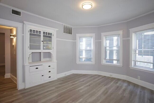 Building Photo - 287 Medford St