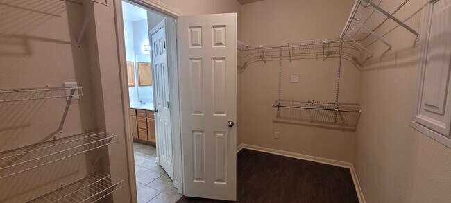 Building Photo - 217 Grooms Rd