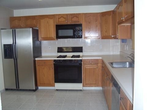 Building Photo - 42 Cypress St