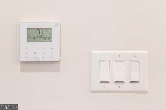 Building Photo - 3449 Scotts Ln