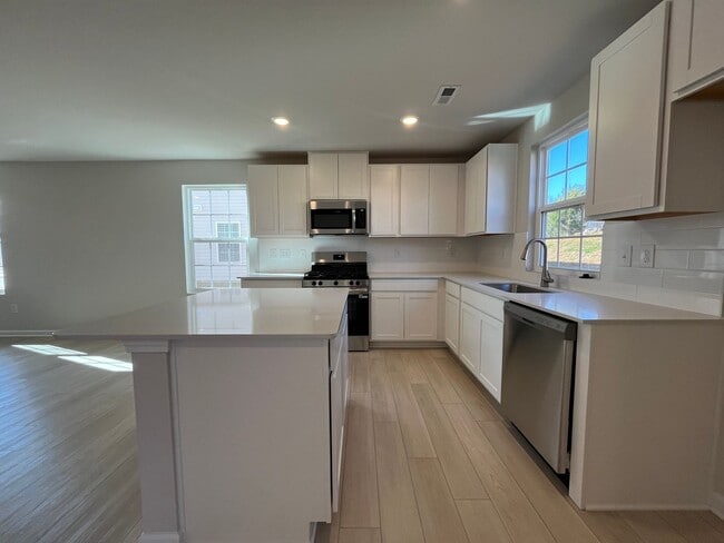 Building Photo - Brand New 3/2.5 Townhome Available In Reidville - Ready To Move In!