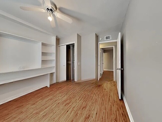 Building Photo - 726 Silverstone Dr