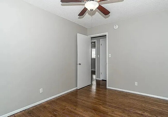 Building Photo - 4 Bed 2 Bath Home Available NOW in Hiawatha!