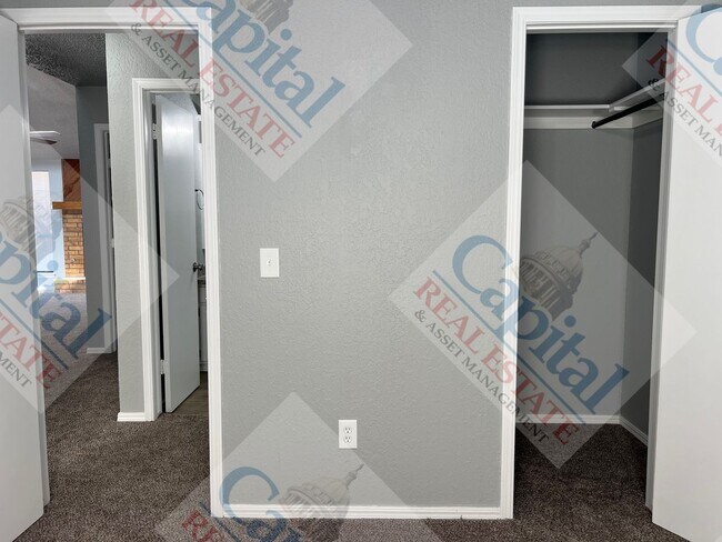 Building Photo - Cozy 3 Bedroom