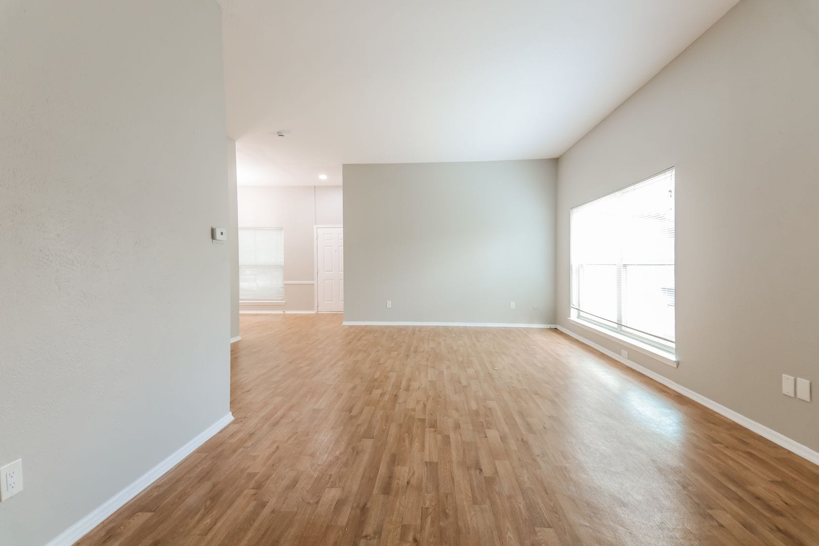 Building Photo - 10406 High Hollows Dr