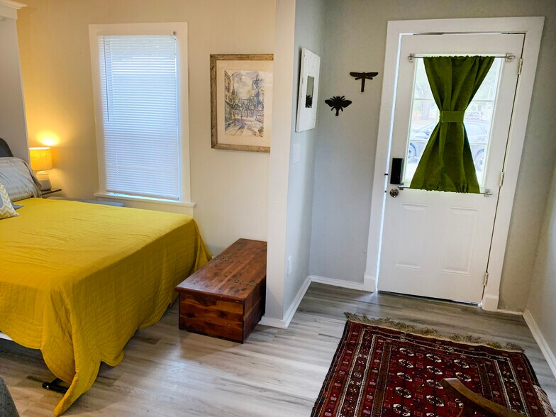 Building Photo - 2716 18th St N