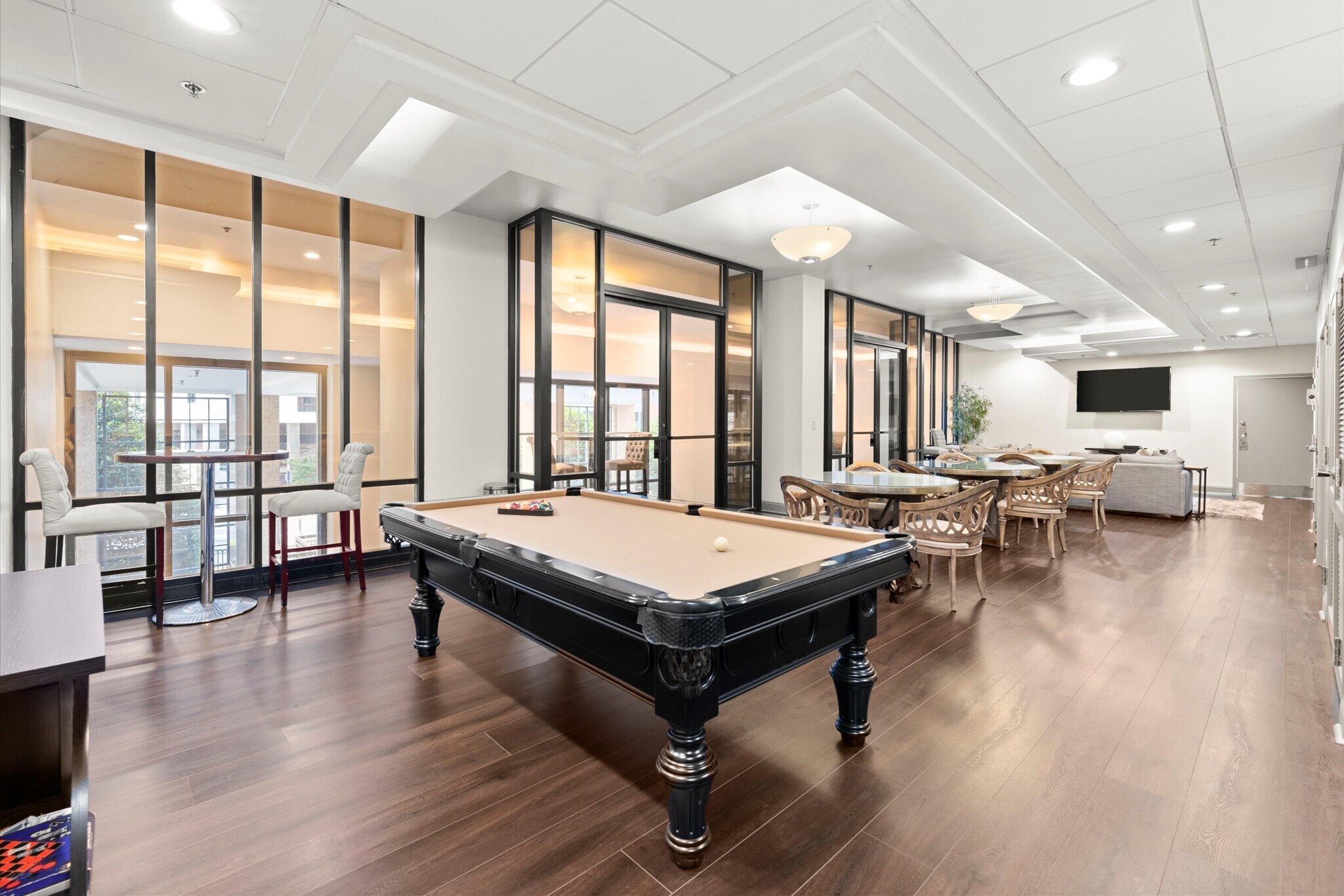 Building Photo - 3481 Lakeside Dr NE