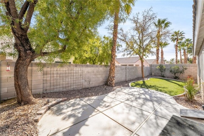 Building Photo - 9324 Heatwave St