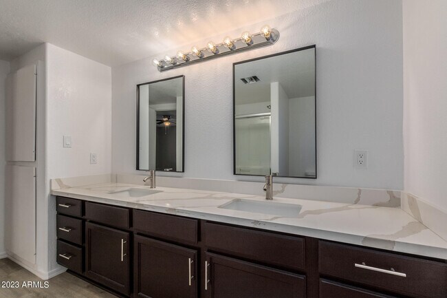 Building Photo - 1512 W Estrella Dr