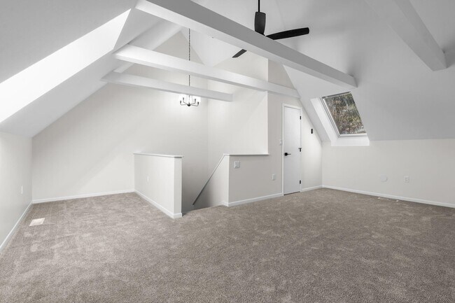 Building Photo - 2 Rockingham Ct