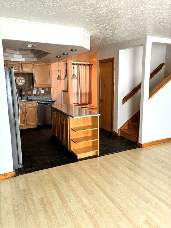 Building Photo - 340 Straight Creek Dr