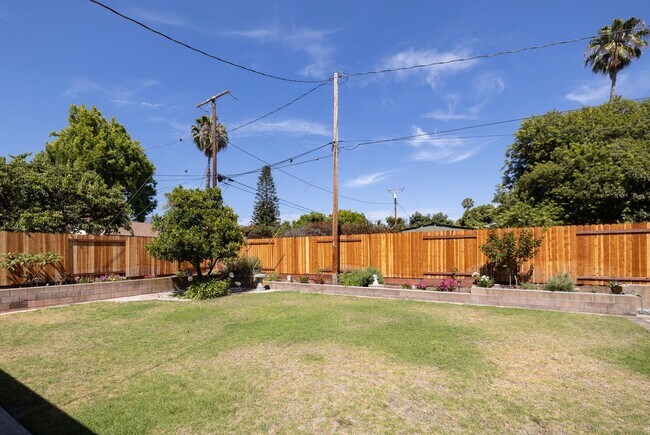 Building Photo - 316 Cambridge Dr